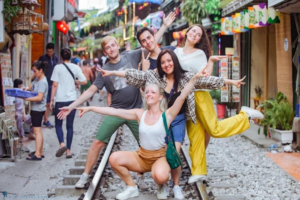 Hình ảnh khách du lịch nước ngoài tại Việt Nam